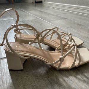 Brand new chase and Chloe heel